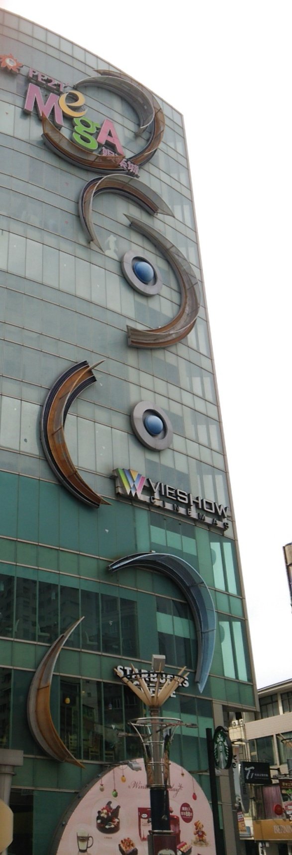 遠東百貨 台南公園店の外観